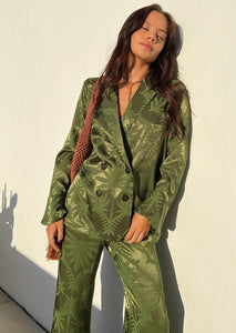 files/never-fully-dressed-khaki-palm-suit-7_600x900_crop_center_ffd9baad-20af-4d7e-a8a2-7ad4bbafdccb.jpg